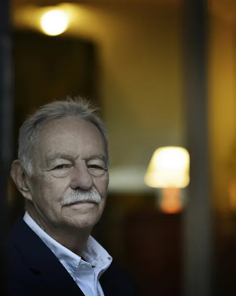 Eduardo Mendoza