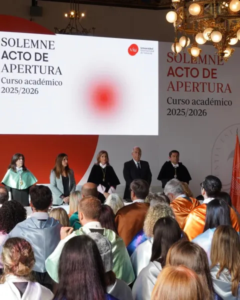 Cuerpo docente de VIU durante el acto