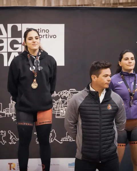 Ana Sánchez Moreno estudiante VIU podio