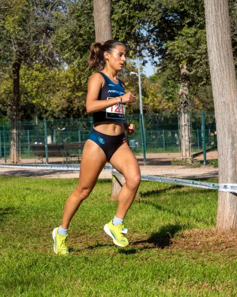 Cristina Munar, estudiante de VIU durante una carrera de larga distancia