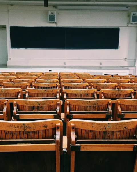 Diferencia entre maestría y especialización, ¿Cuál estudiar