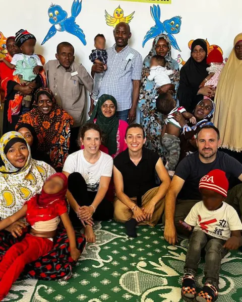 Equipo Cátedra VIU-NED con pacientes y familiares en House of Hope