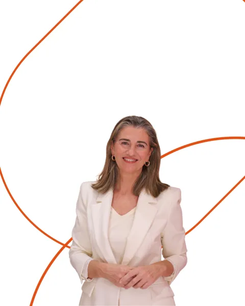 Retrato sobre fondo blanco con formas geométricas naranjas, de la Dra. Julia Martínez, decana de la Facultad de Ciencias Sociales y Jurídicas de VIU.