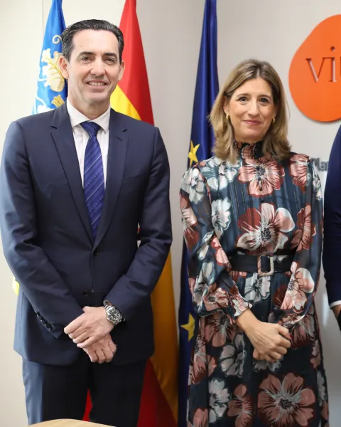 El presidente de AVIA, Francisco Segura; la rectora de VIU, Dra. Eva María Giner; el Vicerrector de Tecnología y Transformación Digital de VIU, Dr. José Ramón Sepúlveda; y la directora de AVIA, Jackie Sánchez-Molero