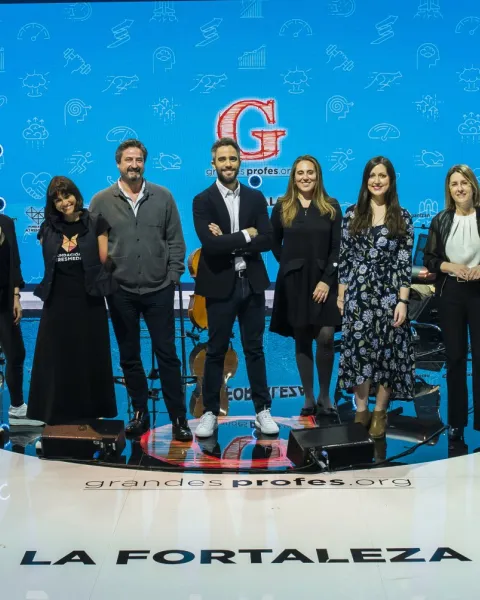 Foto Grupal Ponentes y Equipo Grandes Profes.jpg