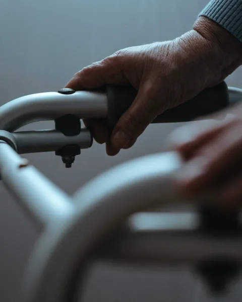 Investigación fragilidad en adultos mayores card