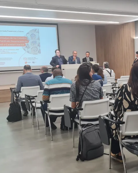 Header Presentación Informe Cátedra VIU-NED