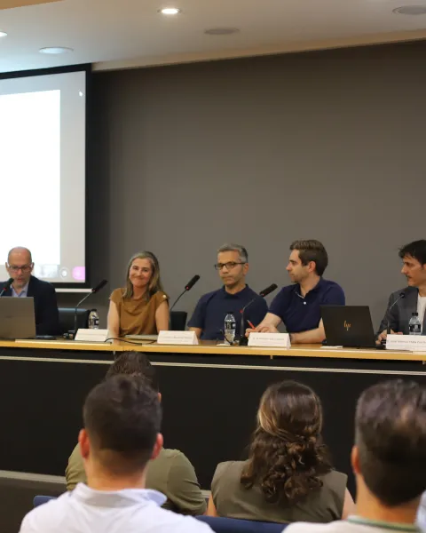 Panel de jueces en la final de la Techathon de VIU 2026