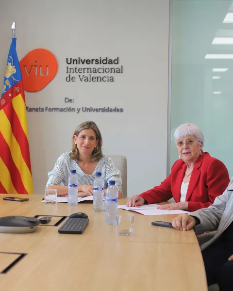 Foto firma de acuerdo VIU- AECV mesa