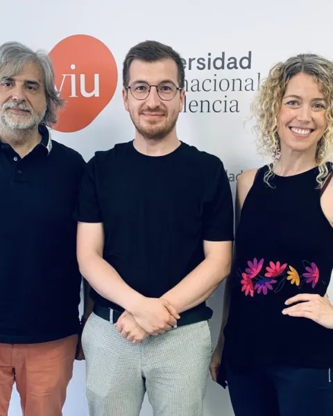 Dr. Joan M. Oleaque, Dr. Muhammet Esad Kuloğlu y Verónica Alarcón-García