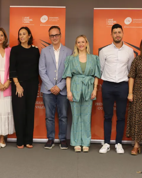Rectora de VIU, autoridades y premiados de la II edición de Enseñamos a Leer Comunitat Valenciana