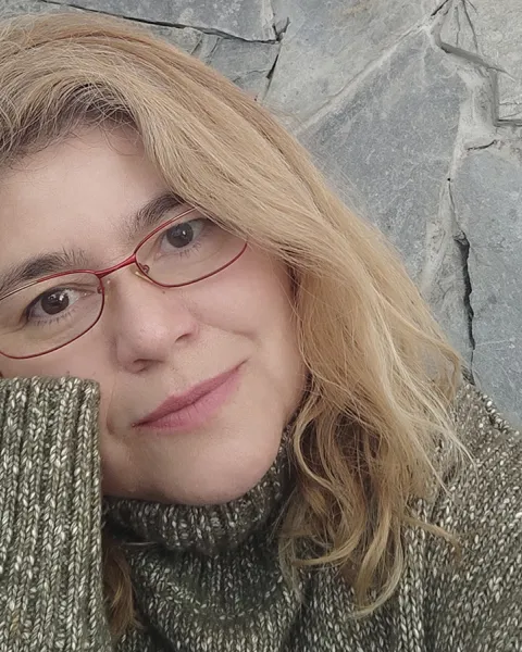 Roxana Emanuelle Alumni VIU_0.jpg