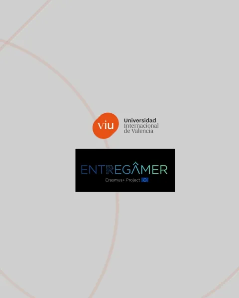Logos de VIU y del proyecto Erasmus+ con participación de VIU ENTREGAMER. Los logos están alineados en la parte central de la imagen, al lado derecho. La imagen tiene fondo gris con formas geométricas naranjas.