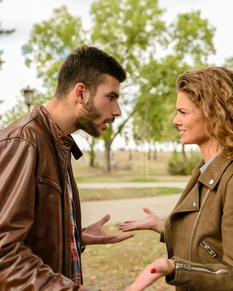 pareja-con-bloqueo-emocional