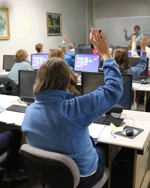 classroom-1189988_1920.jpg
