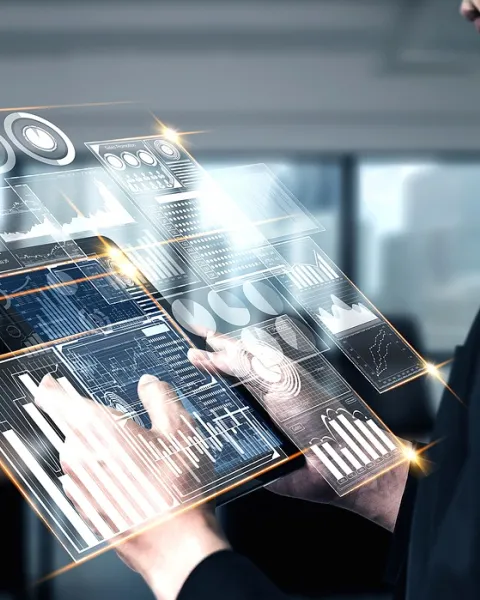persona-trabajando-con-una-tablet-donde-salen-graficos-y-hace-un-buen-uso-de-la-etica-de-la-inteligencia-artificial