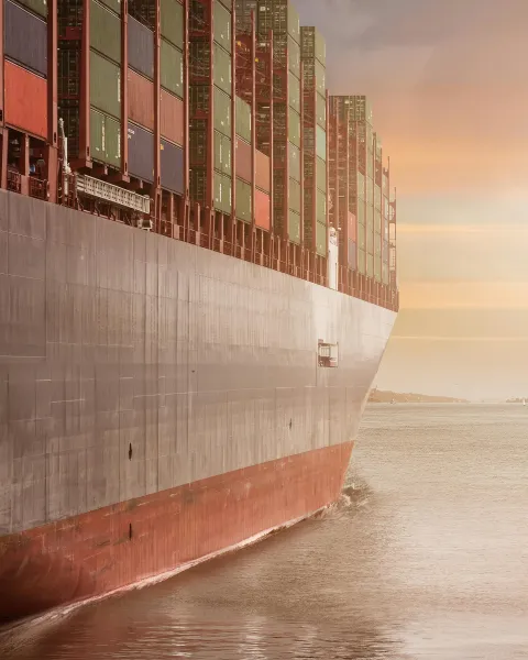 barco-de-carga-que-representa-el-comercio-internacional-y-la-exportacion-desde-colombia