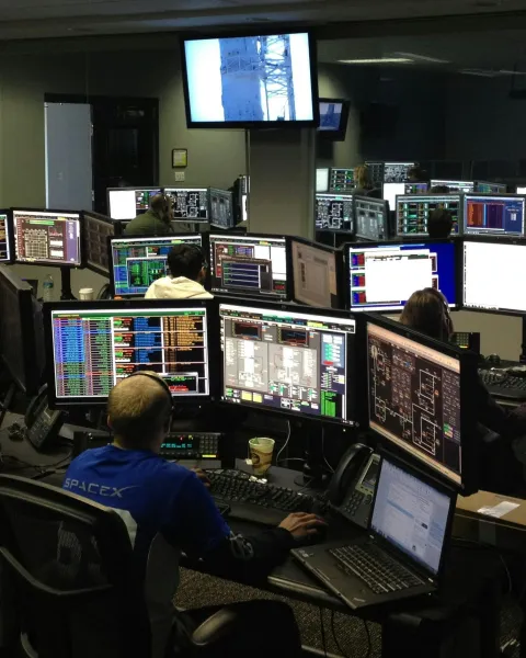 sala-de-control-con-tecnologia-para-la-gestion-de-procesos-bpm