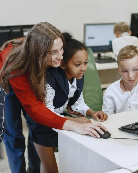 docente-aplicando-el-modelo-tpack-en-un-entorno-educativo