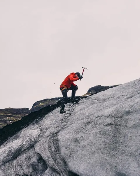 mountain-climbing-802099_960_720.jpg