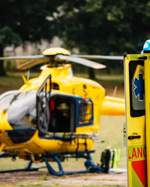 Imagen Portada Emergencias Extrahospitalarias: el helicóptero en la atención sanitaria urgente