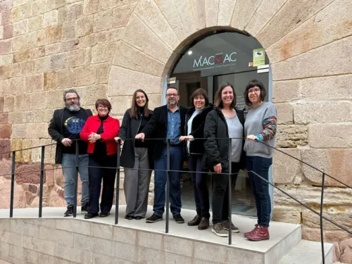 Dra. Sofía Barrón Abad junto al equipo de MACVAC