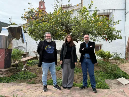 Dra. Sofía Barrón Abad junto a Raul Forcadell y Joan Feliu