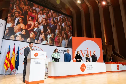 GV 24-25 Mesa autoridades y presentador