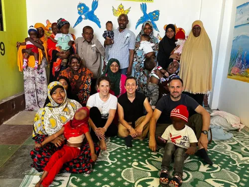 Equipo Cátedra VIU-NED con pacientes y familiares en House of Hope