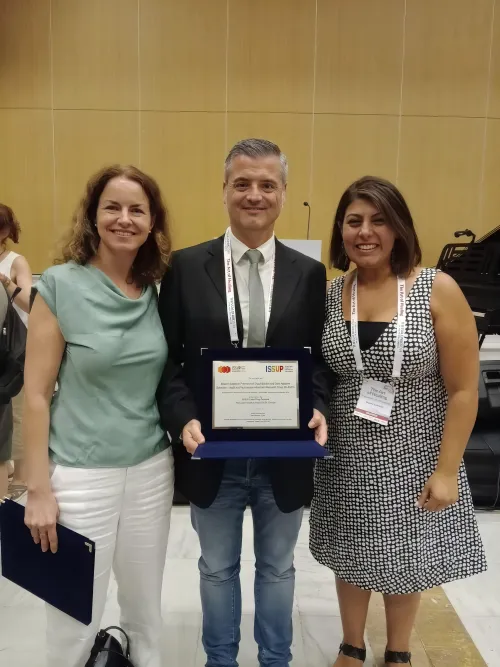 Dr. Víctor José Villanueva Blasco con el ‘Premio ISSUP a la Iniciativa Local de Reducción de la Demanda de Drogas: Europa’
