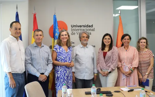 Foto grupal visita Liza Monroy VIU