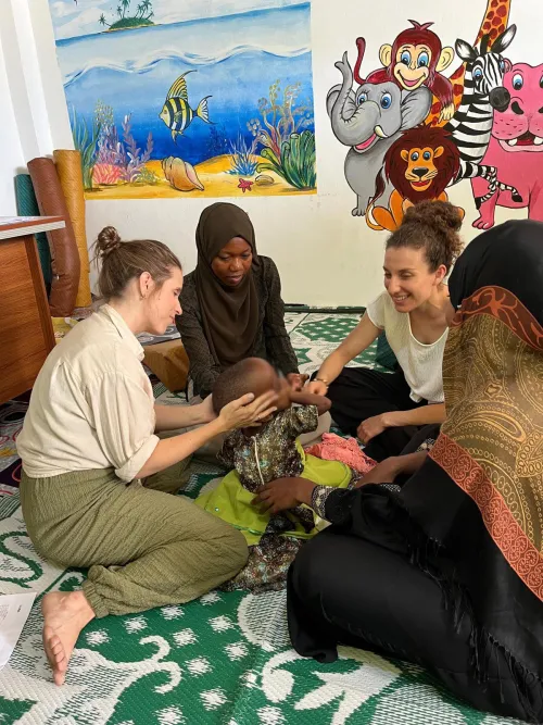 Evaluación neuropsicológica de una paciente, junto a su compañera Nancy y a Zakia