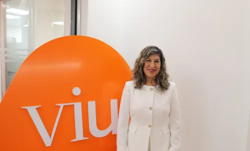 Dra. Maribel Marquina - VIU retrato logo