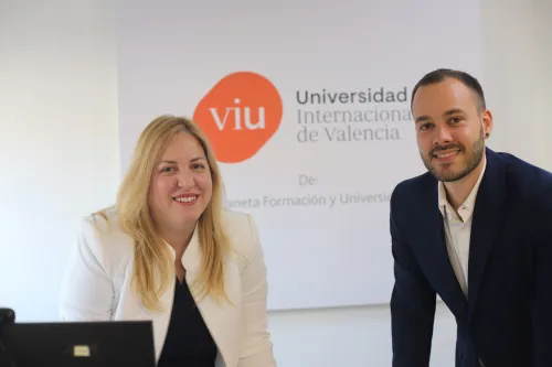 Cristina López y Jesús Escrivá en la sede central de VIU en Valencia