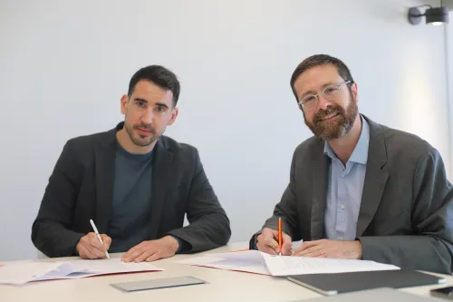 Convenio VIU-Tutea firma, Dr. Jesús E. Albertos, Decano de la Facultad de Ciencias de la Salud de VIU y David Mora Ruano, director Académico de Tutea