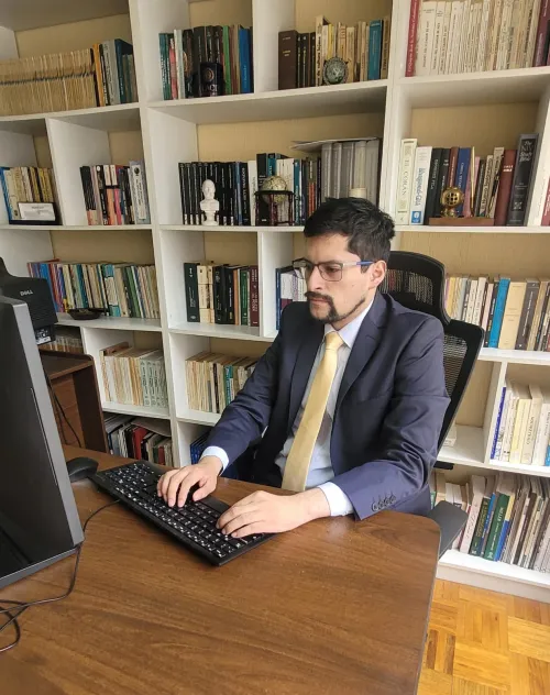 Franklin Barriga López Jr., Alumni de VIU en su despacho de la firma que encabeza y de la que es fundador, Barriga & Co. Abogados