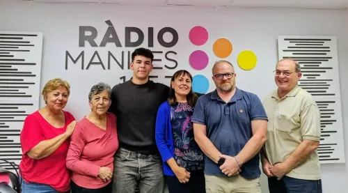 Dra. Amparo Suay VIU junto a colaboradores de su programa de radio