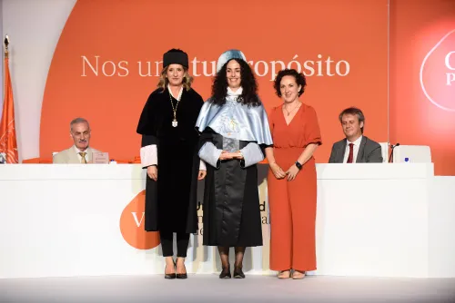 Dra. Nuria Cabezas Gay, premio mejor docente, Graduación 2023